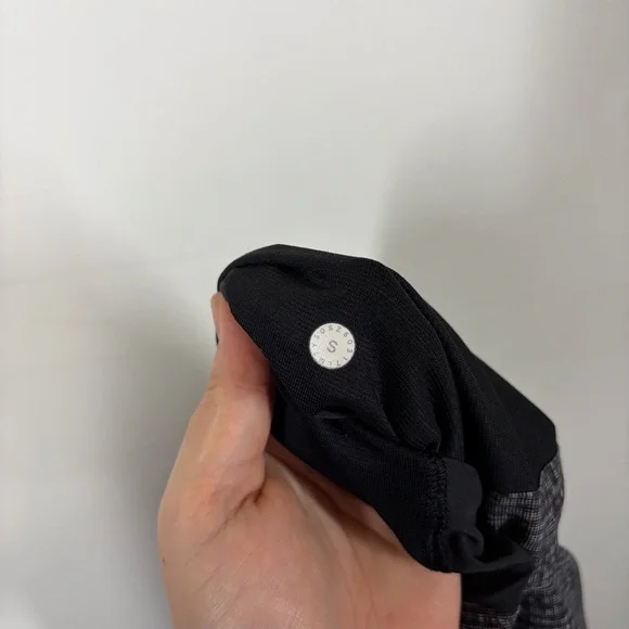 Lululemon T.H.E. Short Linerless 11" Size Small - Picture 10 of 10